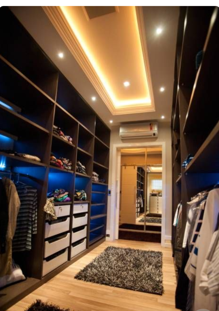 Большая открытая гардеробная комната с комбинированным наполнением Туркестан