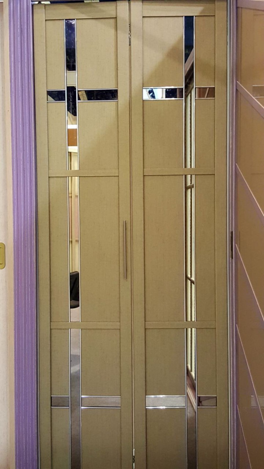 Двери гармошка шпонированные с зеркальным декором Туркестан