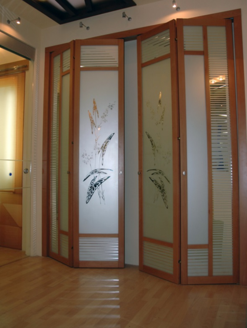 Широкие двери гармошка с матовым стеклом и рисунком Туркестан