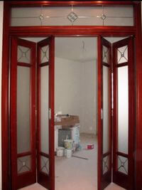 Дверь гармошка с декоративными стеклянными вставками Туркестан